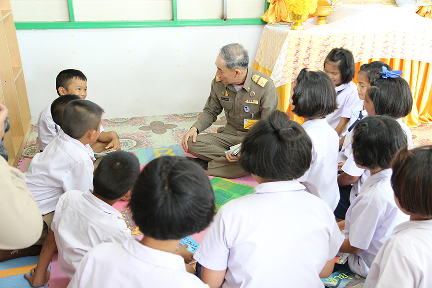 องคมนตรี ตรวจเยี่ยมความคืบหน้า โรงเรียนนำร่อง