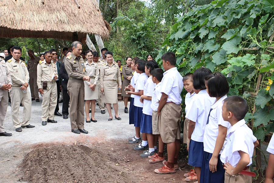 องคมนตรี ตรวจเยี่ยมความคืบหน้า โรงเรียนนำร่อง