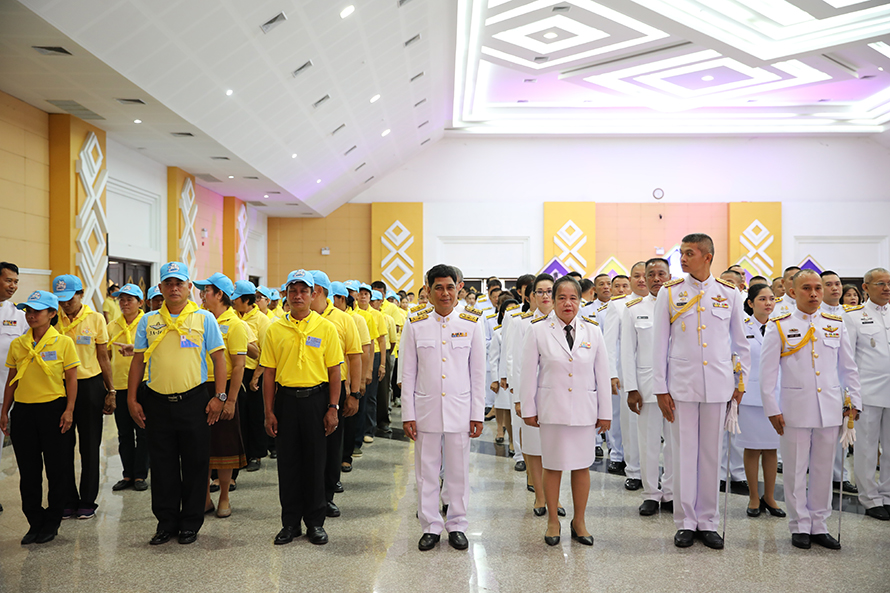 พิธีตักบาตรและลงนามถวายพระพรฯ
