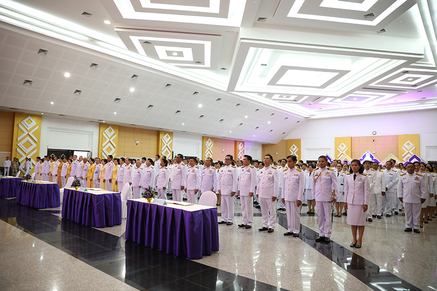 พิธีตักบาตรและลงนามถวายพระพรฯ