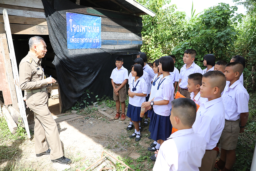 องคมนตรี ลงพื้นที่ตรวจติดตามความคืบหน้าการขับเคลื่อนโรงเรียนคุณธรรม
