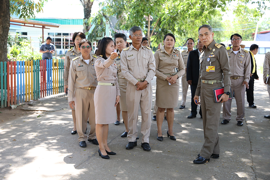 องคมนตรี ลงพื้นที่ตรวจติดตามความคืบหน้าการขับเคลื่อนโรงเรียนคุณธรรม