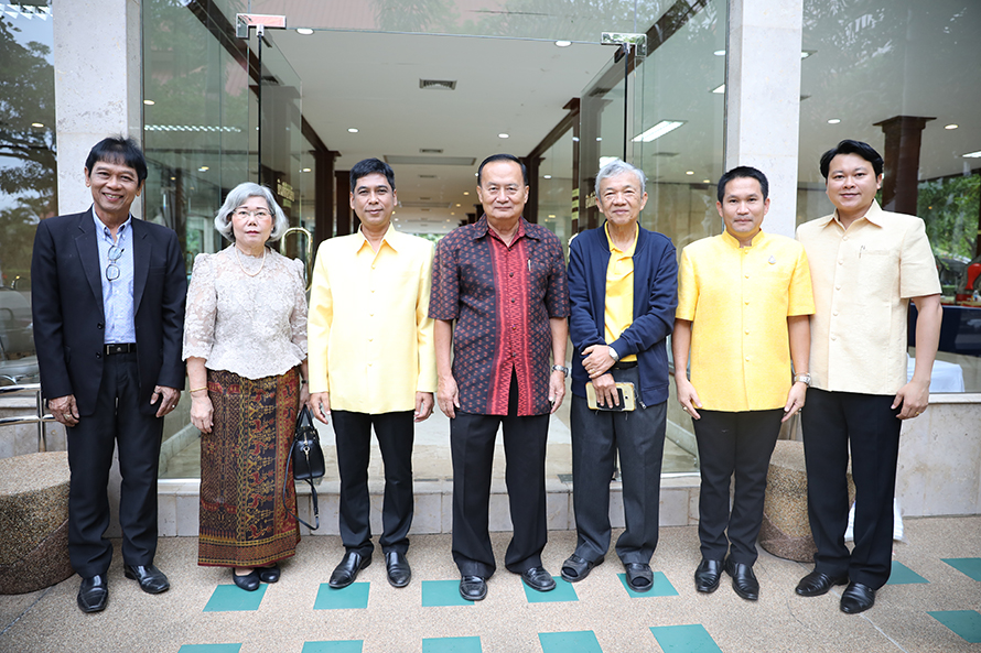 ตักบาตรวันสถาปนามหาวิทยาลัย