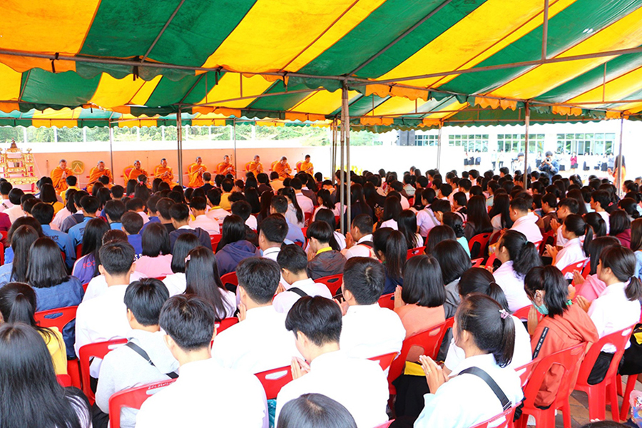 ตักบาตรวันสถาปนามหาวิทยาลัย