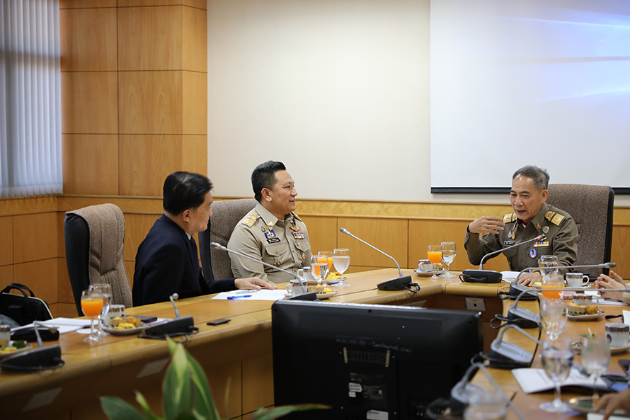 องคมนตรี ตรวจติดตามความคืบหน้า