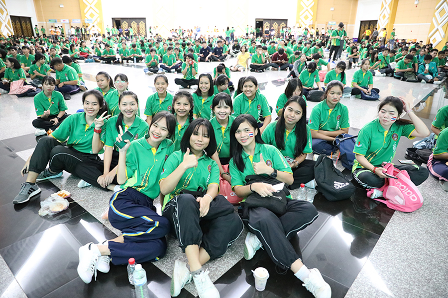 กิจกรรมเต้นแอโรบิคและดื่มนมชมบอล