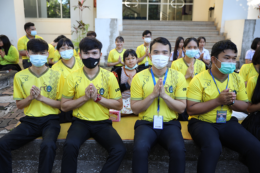 ตักบาตร 97 ปี