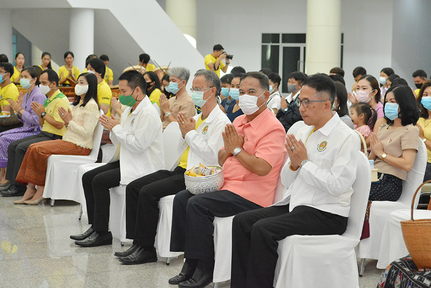 ตักบาตร 97 ปี