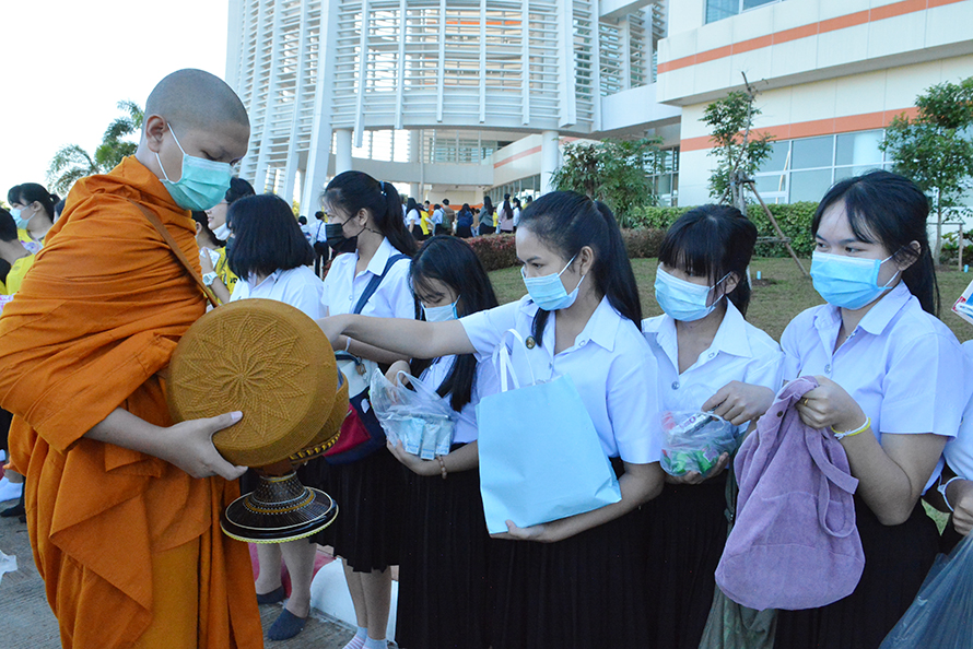 ตักบาตร 97 ปี