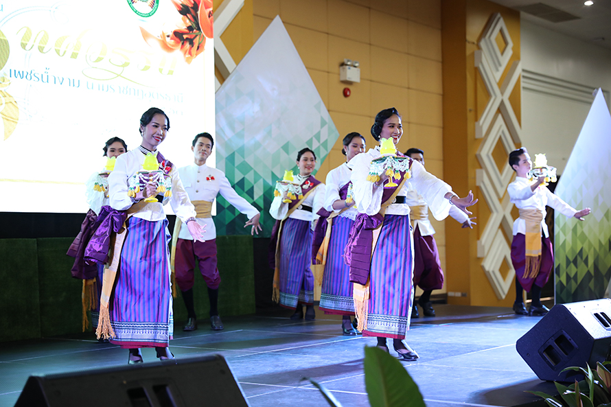 หกทศวรรษฯ