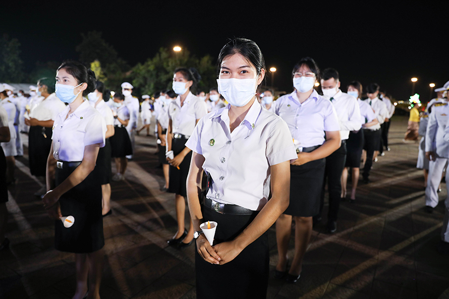 ร่วมพิธีจุดเทียนน้อมรำลึก เนื่องในวันคล้ายวันสวรรคต ร.9