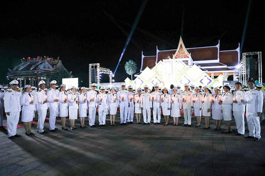 ร่วมพิธีจุดเทียนน้อมรำลึก เนื่องในวันคล้ายวันสวรรคต ร.9