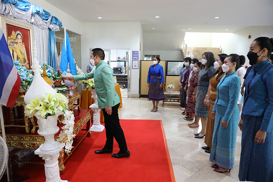 แต่งกายผ้าไทย เทิดไท้ราชินี