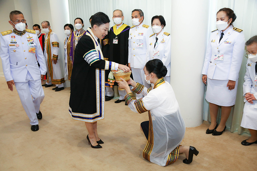 พิธีพระราชทานปริญญาบัตร