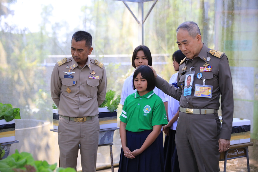 องคมนตรีลงพื้นที่ติดตามตรวจเยี่ยมฯ