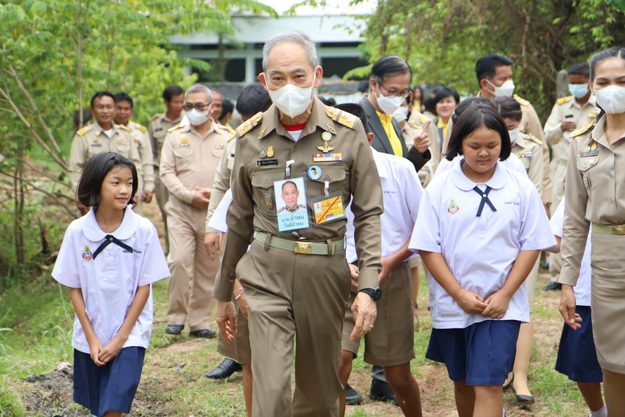 องคมนตรีลงพื้นที่