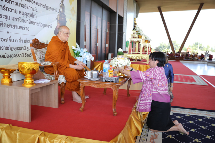 พิธีทอดผ้าป่าการศึกษา