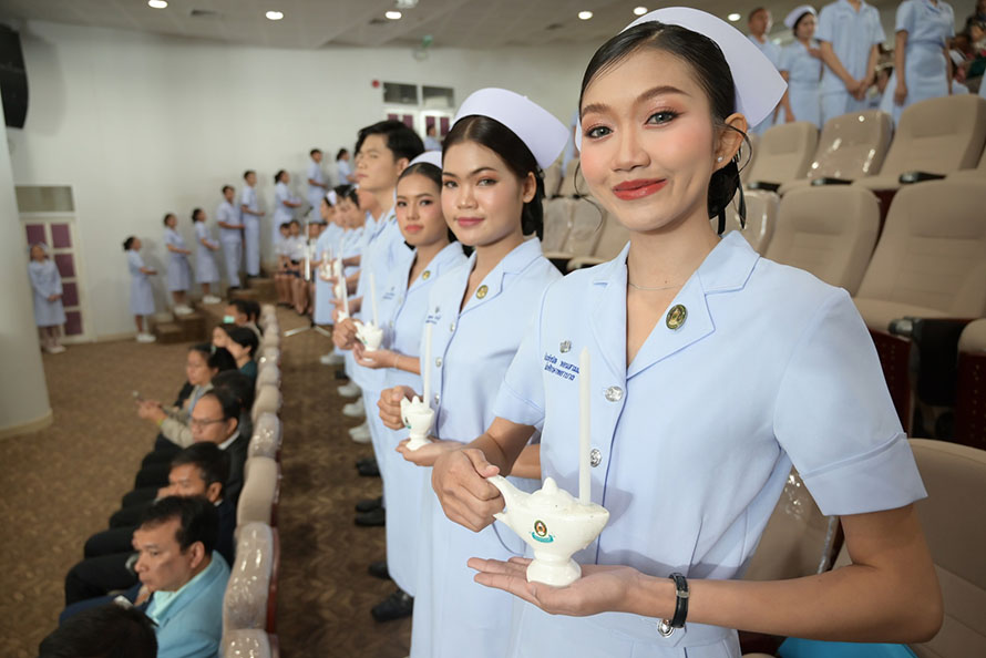 พิธีมอบหมวกพยาบาลและเข็ม