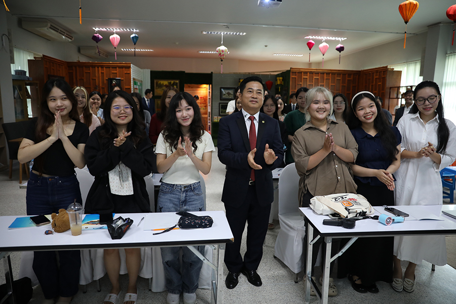 ต้อนรับคณะผู้แทนจากสถานกงสุลใหญ่ฯ