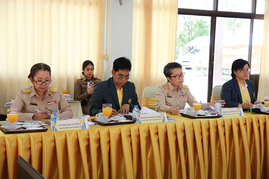 องคมนตรีลงพื้นที่