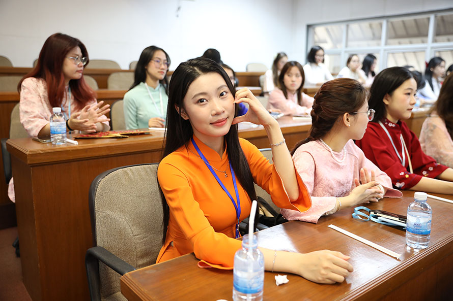 ต้อนรับนักศึกษา