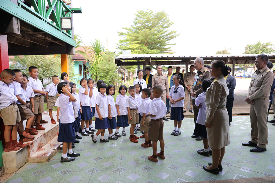 องคมนตรีลงพื้นที่